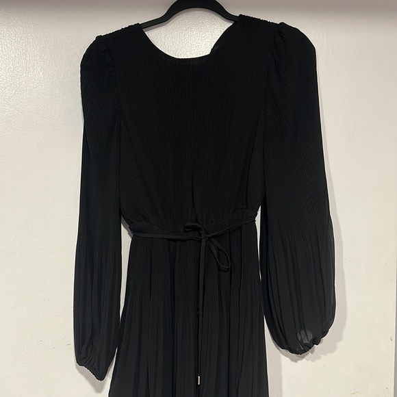 Pleated mini dress - Picture 4 of 4